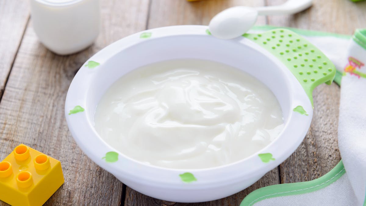 Om bebisar, riktig yoghurt och barnmatsföretagens vilseledande marknadsföring