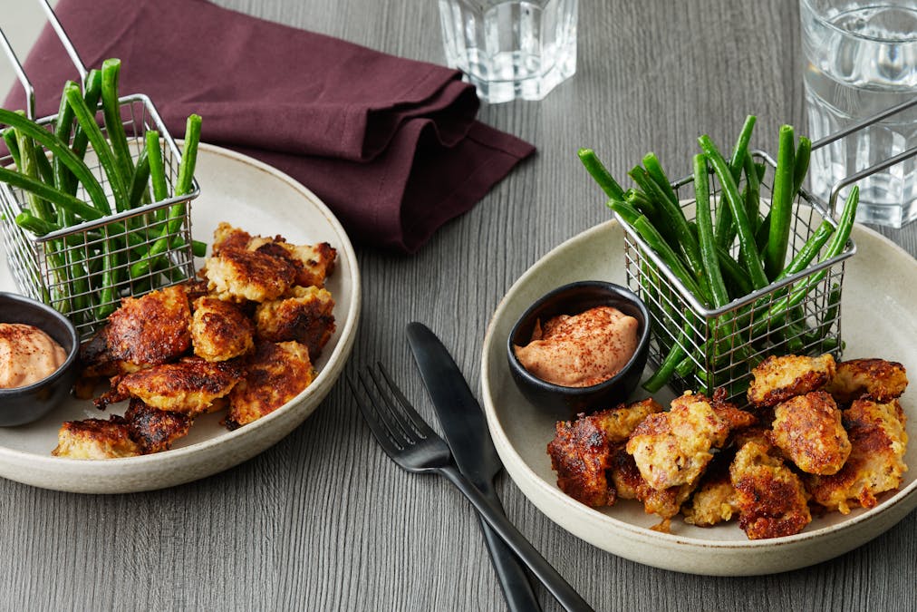 LCHF-chicken nuggets med gröna pommes och BBQ-majo