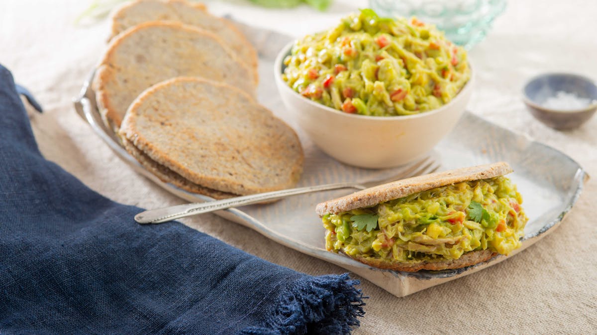 LCHF-arepas med kyckling och avokado