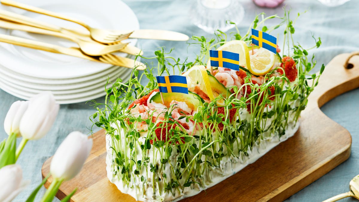 LCHF-smörgåstårta med räkor och lax