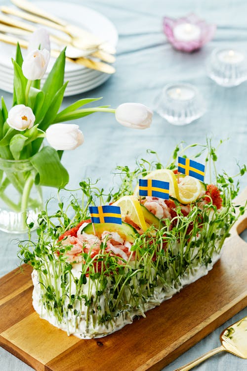 LCHF-smörgåstårta med räkor och lax