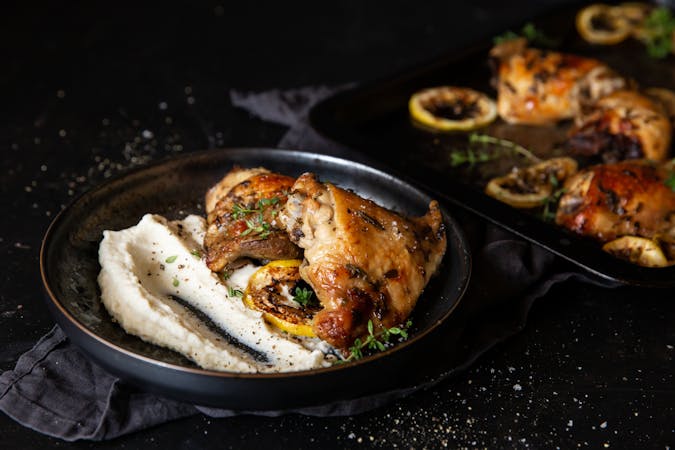 Citronbakade kycklinglår med blomkålspuré