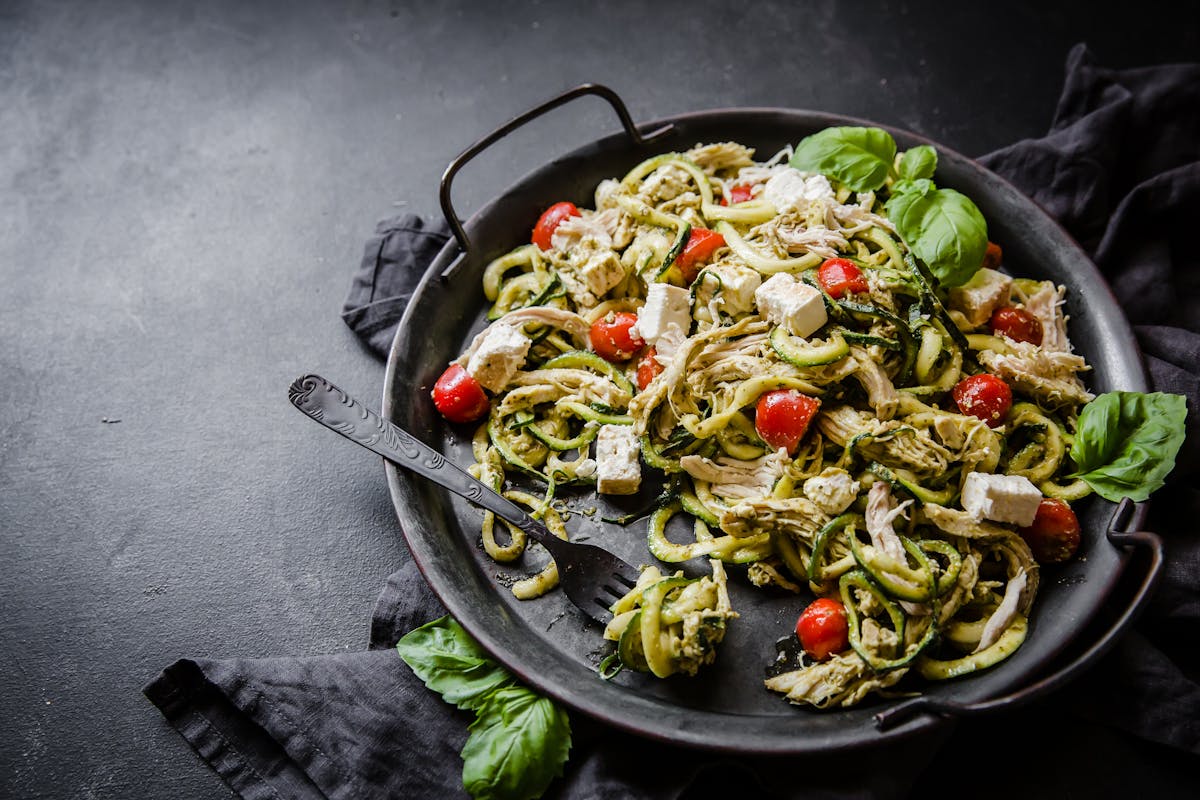 Kycklingsallad med pesto och fetaost