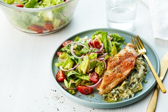 Fylld kycklingfilé med spenat och kronärtskocka
