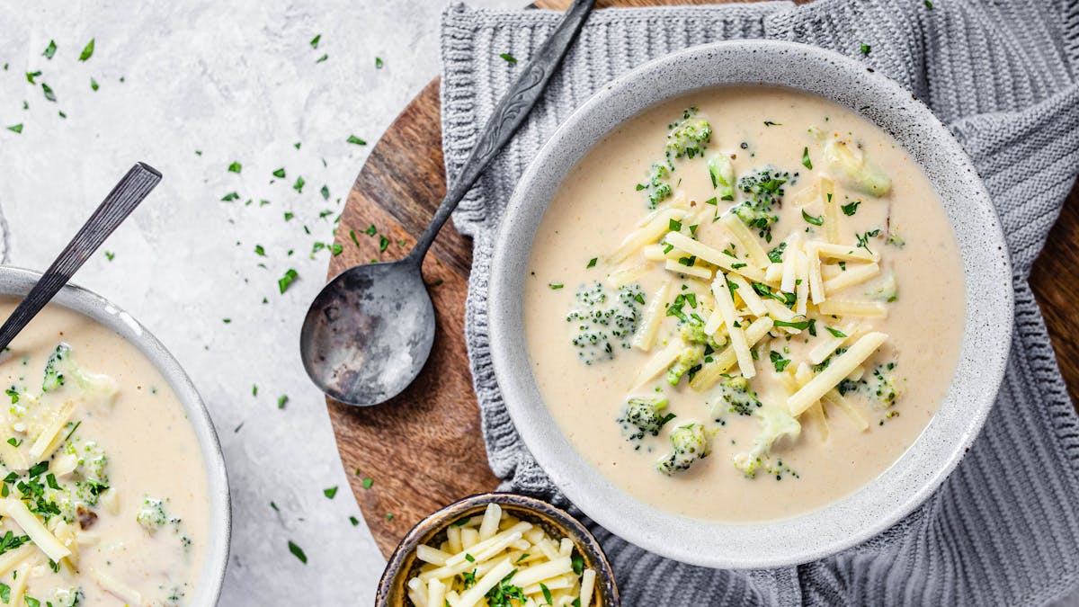 Broccolisoppa med cheddarost