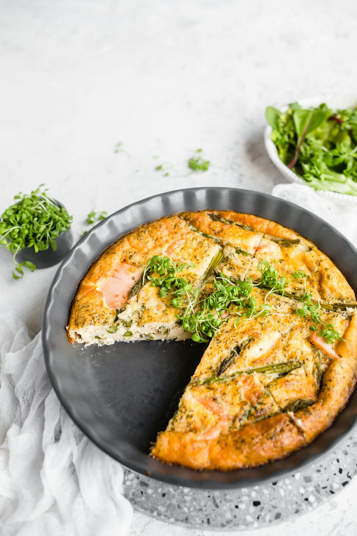 Frittata med sparris och rökt lax