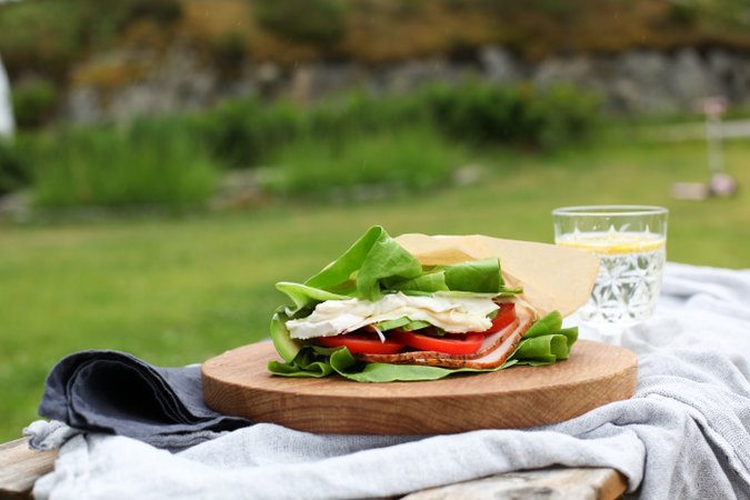 Salladssmörgås med brie och kalkon