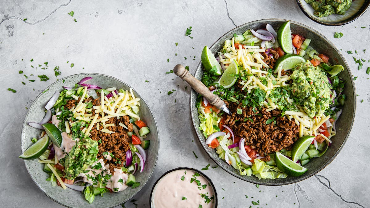Tacosallad med salsadressing och guacamole