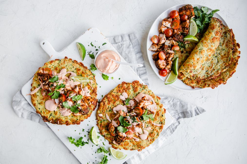 Lax-tacos med zucchinitortillas och chipotlemajonnäs