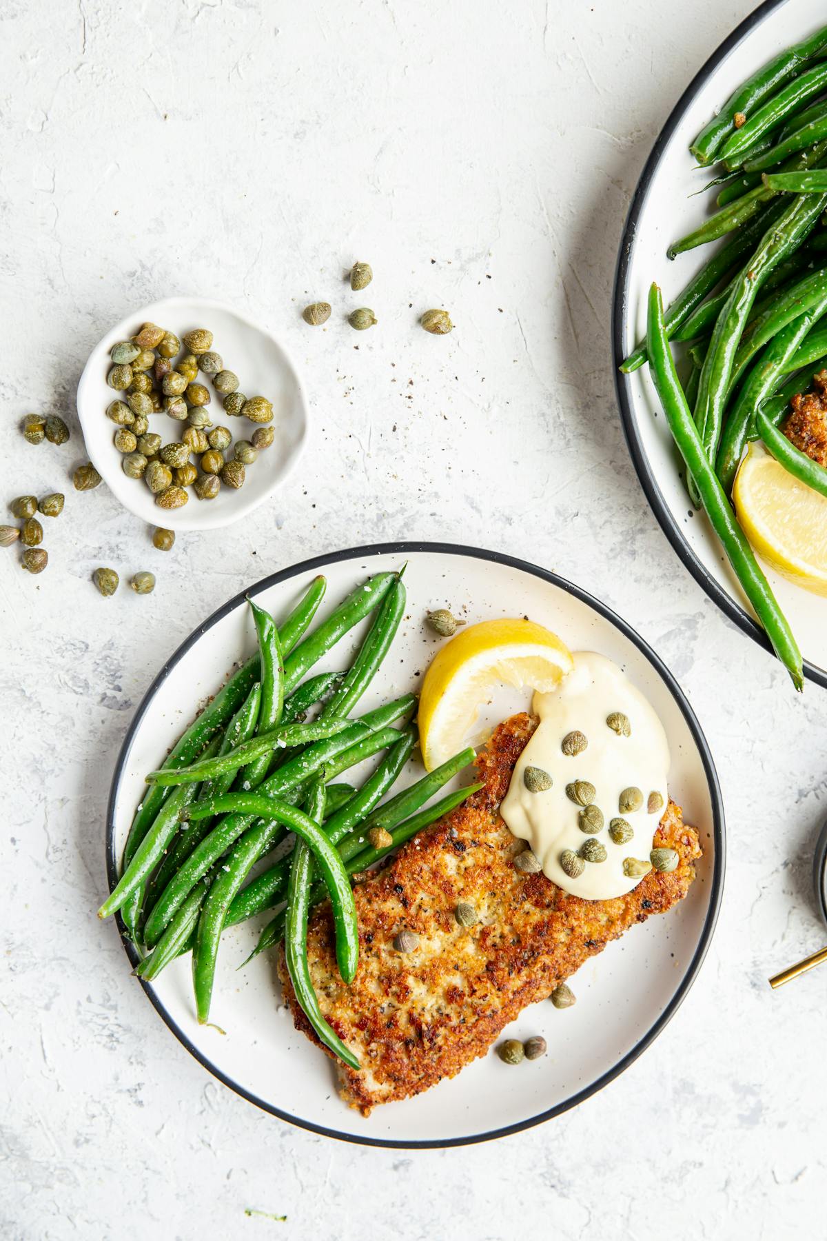 Kalkonschnitzel med haricots verts och dijonmajo