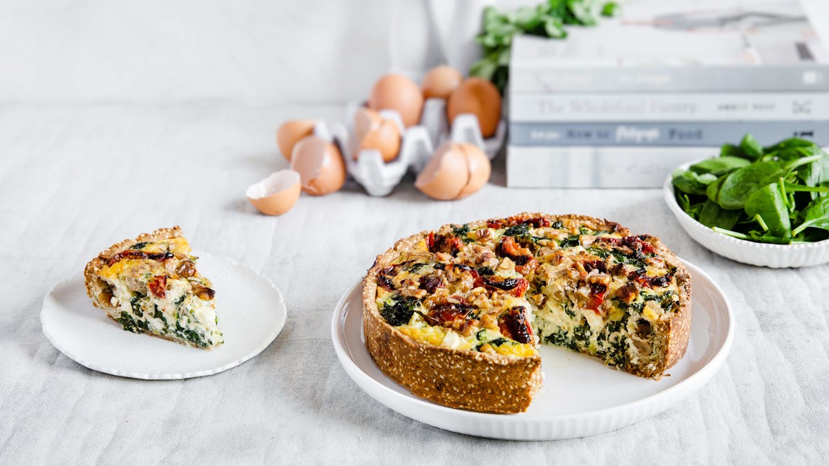 LCHF-paj med grönkål, valnötter och fetaost