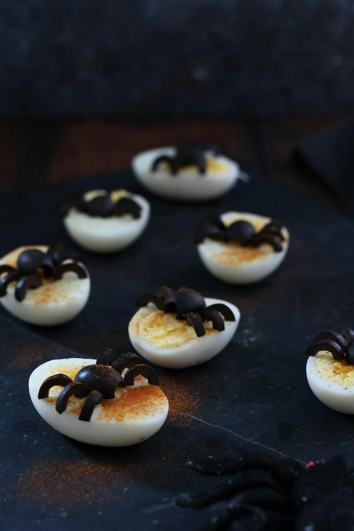 Läskiga ägg med insekter