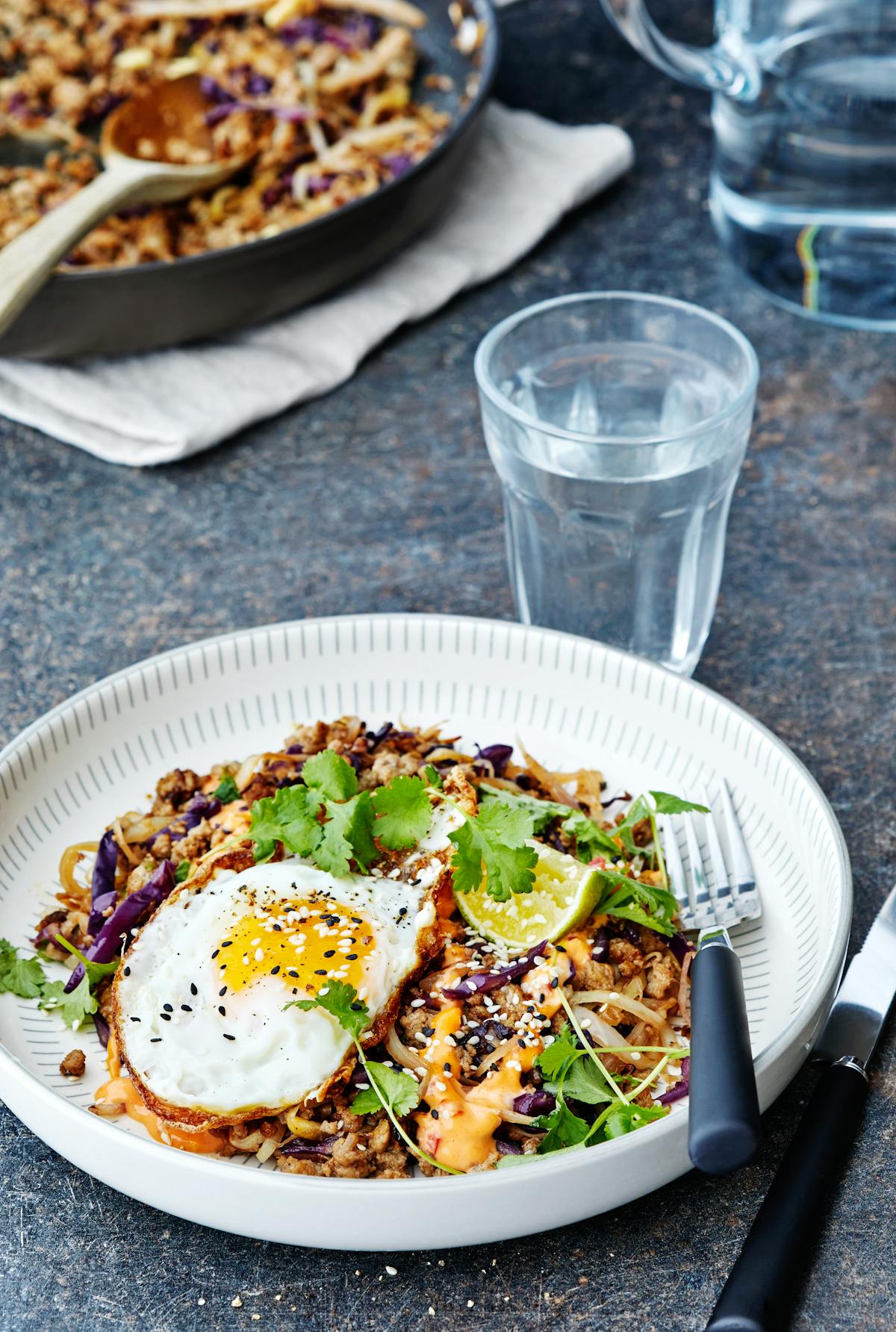 Vårrulle-wok med chilimajo