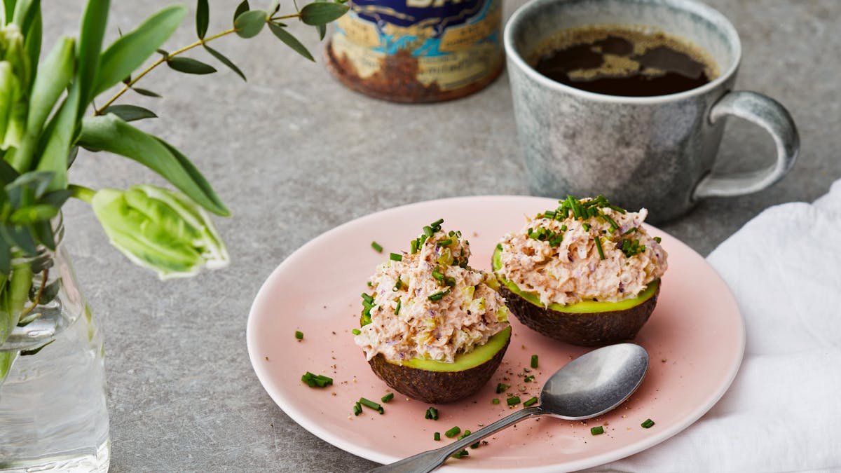 Avokadohalvor med tonfiskröra