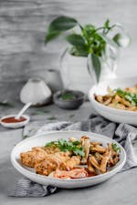 Panerad LCHF-kyckling med kålrotspommes och BBQ-sås