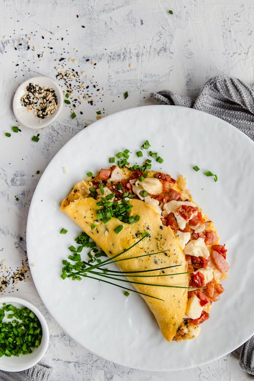 Omelett med kalkon, bacon och soltorkade tomater