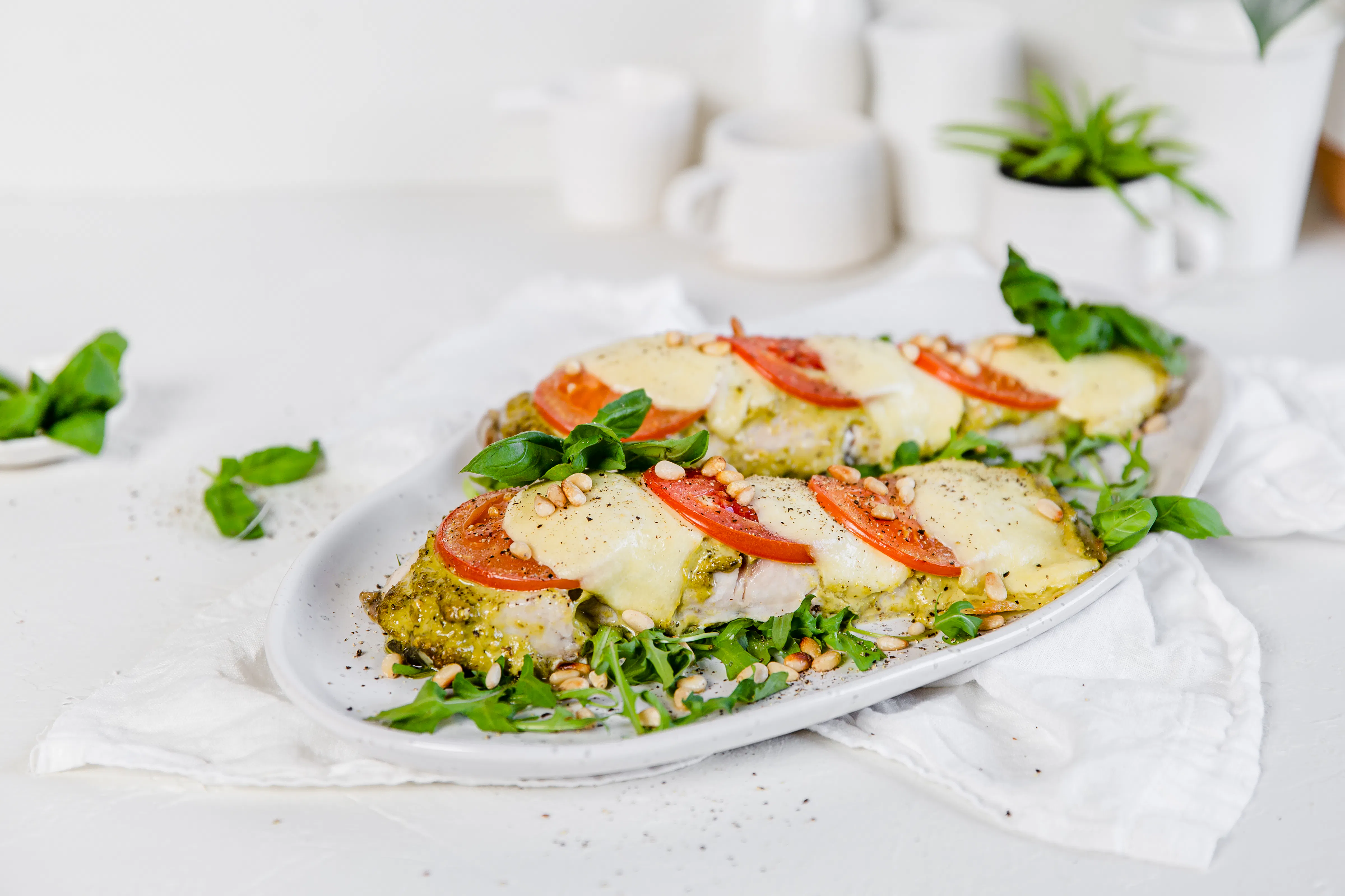 LCHF-recept – Ugnsbakad fisk Caprese – Diet Doctor