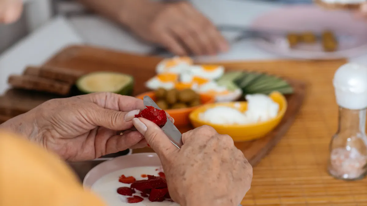 Monica 81 år: "16:8-modellen ger mig mer skapartid"