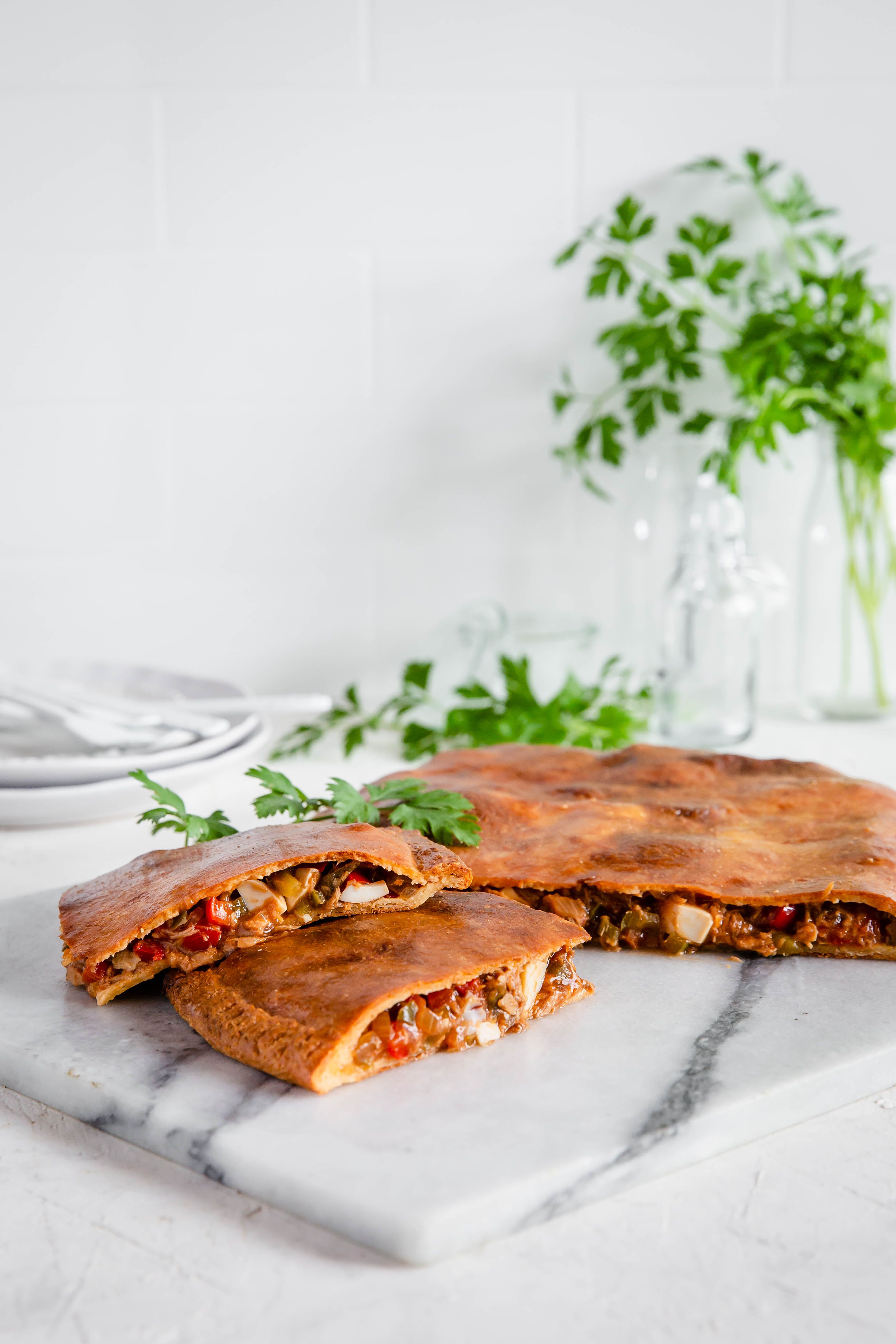 Spansk LCHF-pirog med tonfisk (empanada gallega)