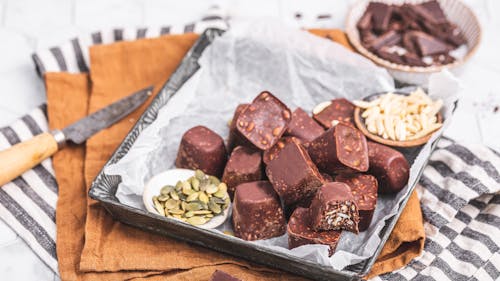 Sockerfria chokladpraliner med nötter och frön