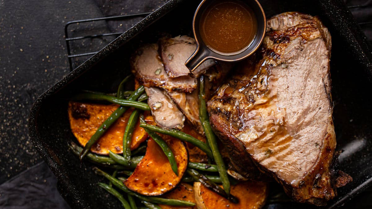 Lammstek med skysås och rostade grönsaker