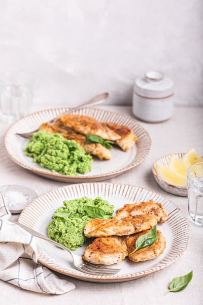 Stekt kycklingfilé med broccolimos