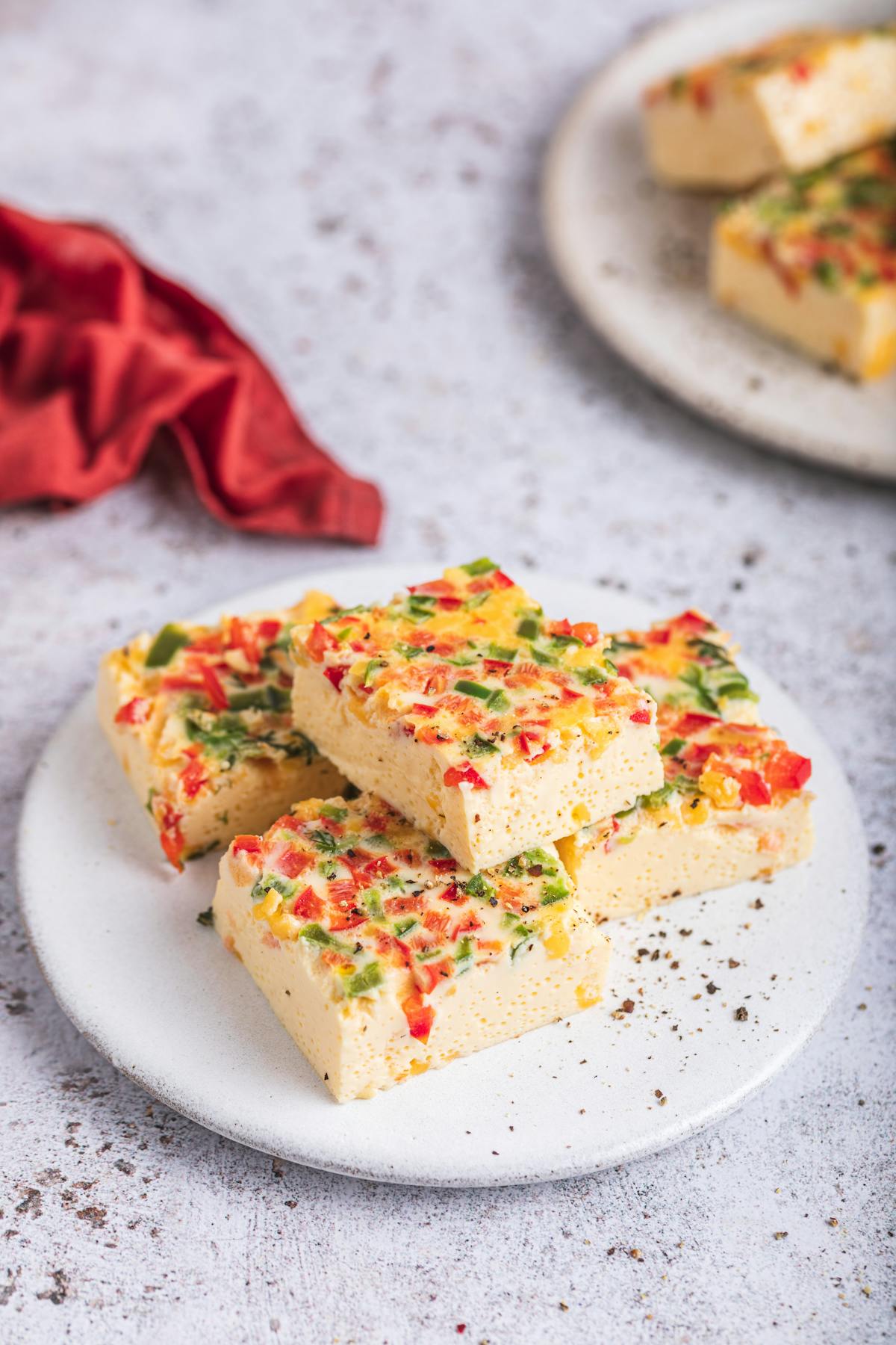 Vegetariska äggrutor med cheddar och paprika