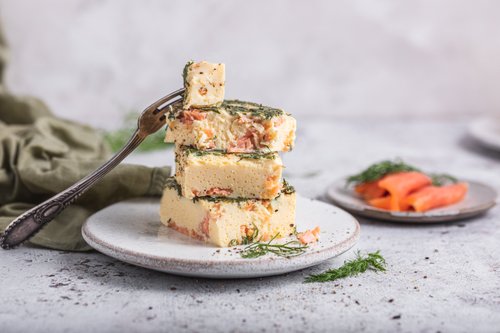Äggrutor med rökt lax och dill