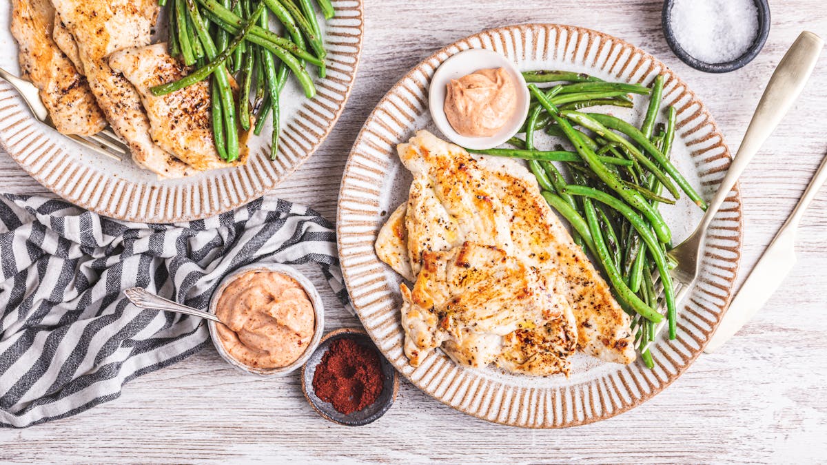 Kyckling med haricots verts och chipotlemajo