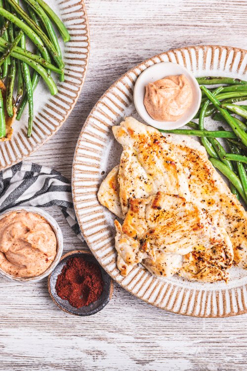 Kyckling med haricots verts och chipotlemajo