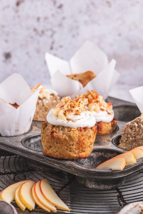 Proteinrika muffins med äpple och vaniljfrosting
