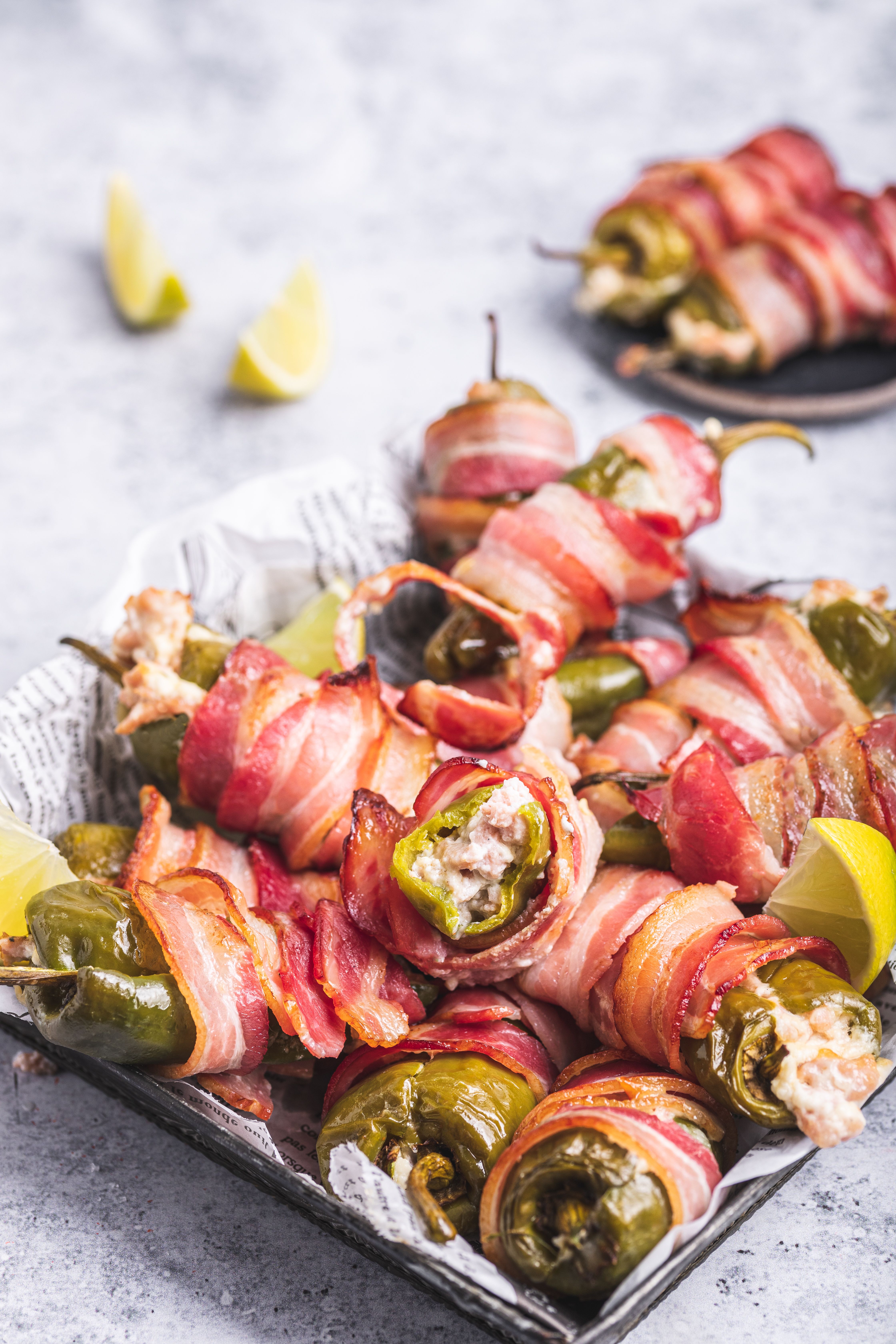 Baconlindade jalapeño poppers