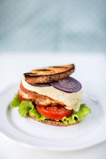 Åses LCHF-laxburgare med mangocurrydressing