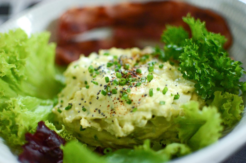 Ägg- och avokadosallad