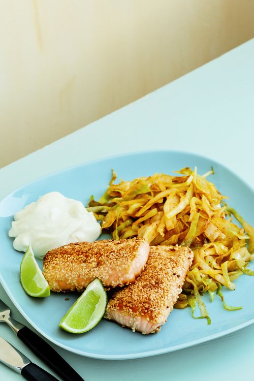 Sesamlax med currykål och limemajonnäs