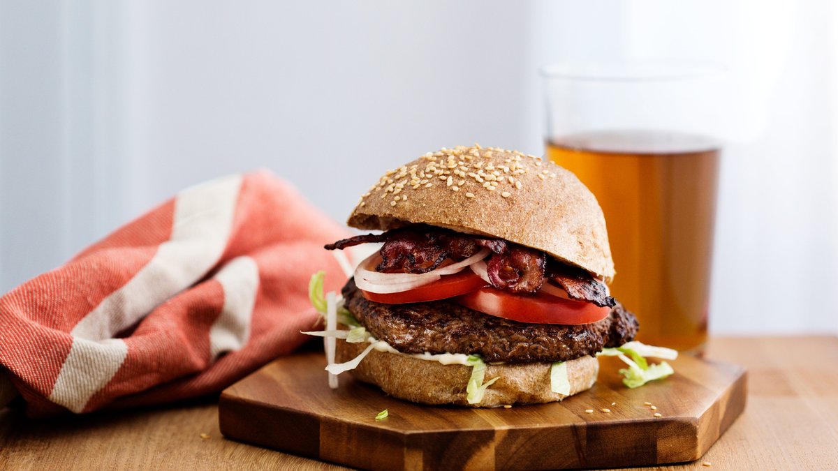 Klassisk hamburgare med LCHF-bröd