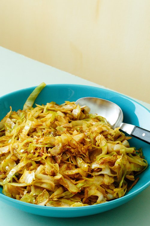 Sesamdoftande currykål