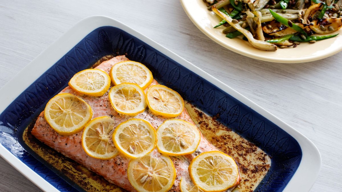 Ugnsbakad citronlax med fänkålssallad