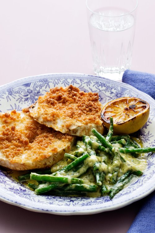 Panerad rotselleri med gräddiga vitlöksbönor
