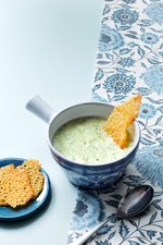 Broccolisoppa med ostchips