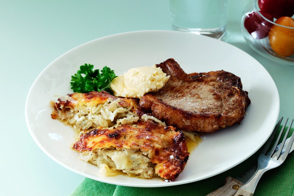 Fläskkotlett med vitkålsgratäng