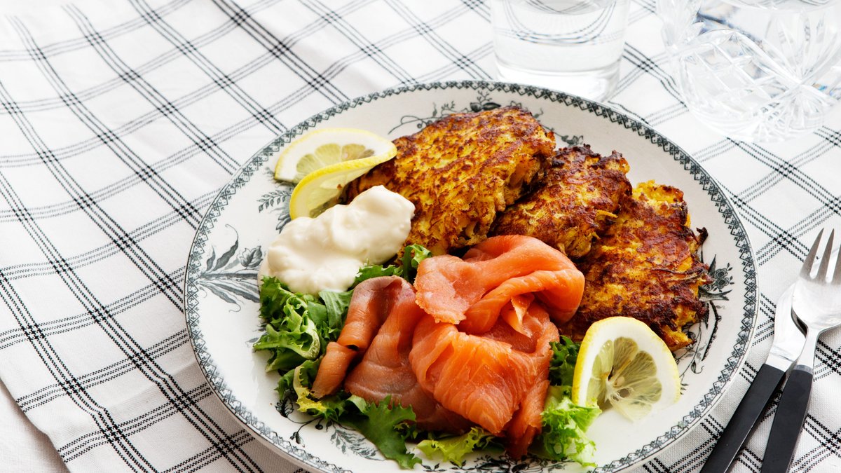 Kålrotsbiffar med lax