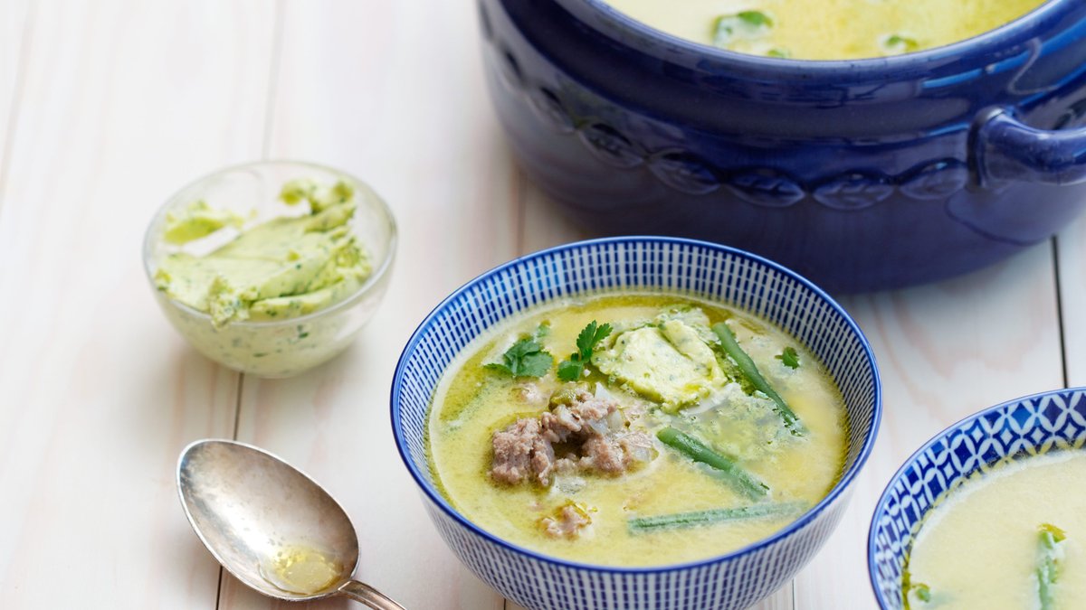 Kalkonsoppa med kokos och koriandersmör