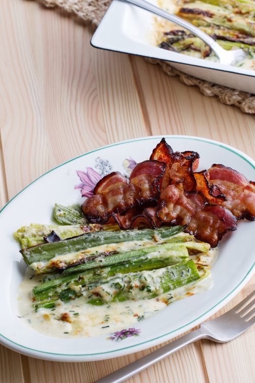Ostgratinerad purjolök med bacon