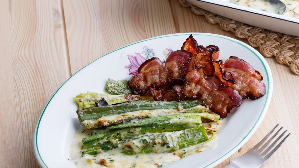 Ostgratinerad purjolök med bacon