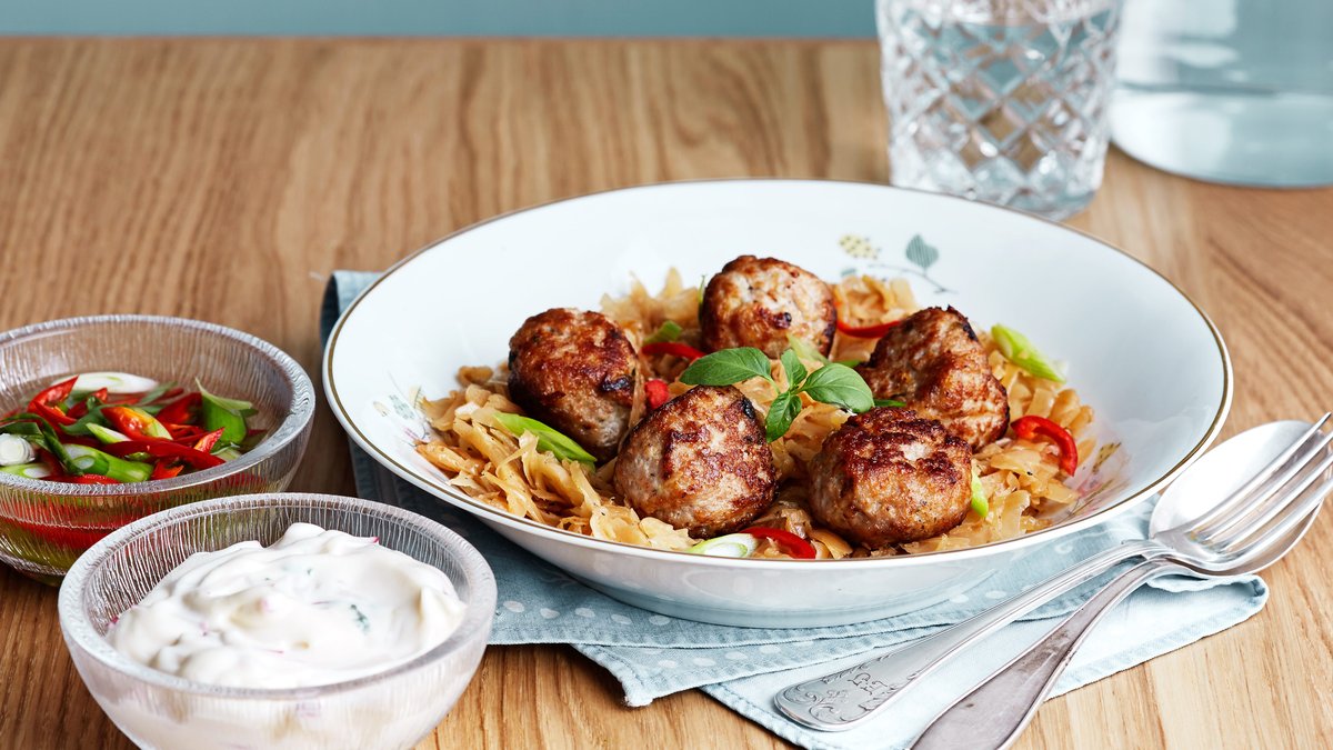 Asiatiska köttbullar med thaibasilikasås