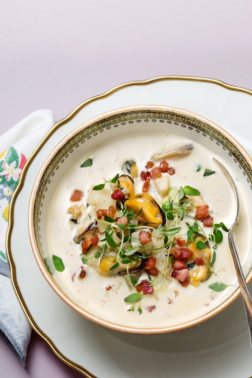 Musselsoppa med rotselleri och knaperstekt bacon