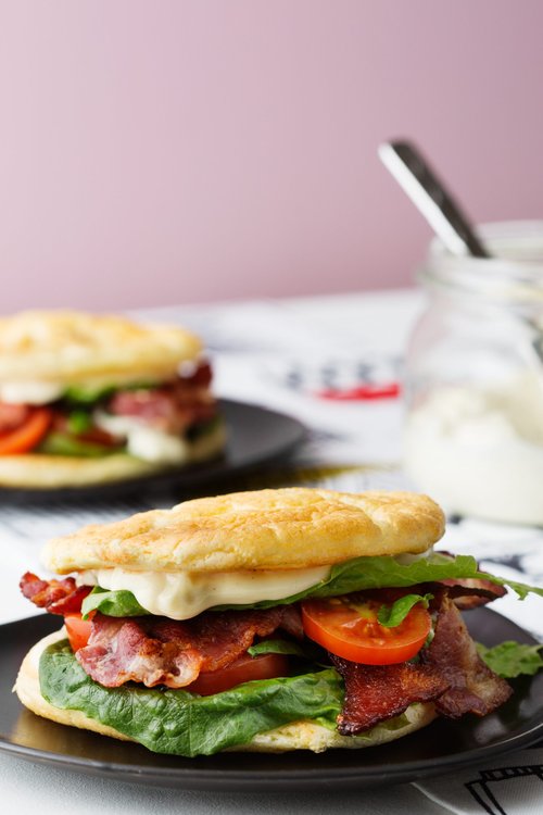 Bacon- och tomatmacka