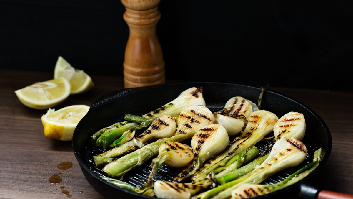 Grillad färsk lök