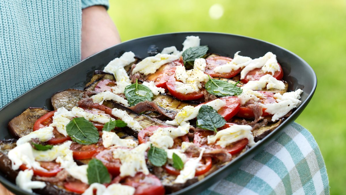 Auberginesallad med sardeller och mynta